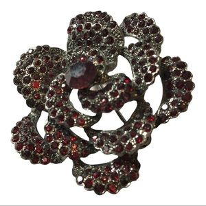 VINTAGE Ruby/ Garnet color Flower brooch pin